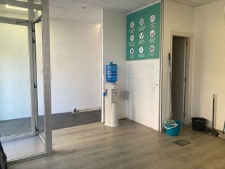 Oficina en alquiler en La Jota en Zaragoza
