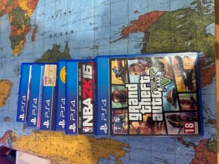 PS4 (PlayStation 4) Negra + 1 Mando + juegos!