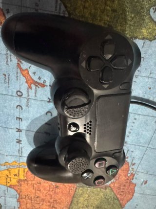 PS4 (PlayStation 4) Negra + 1 Mando + juegos!