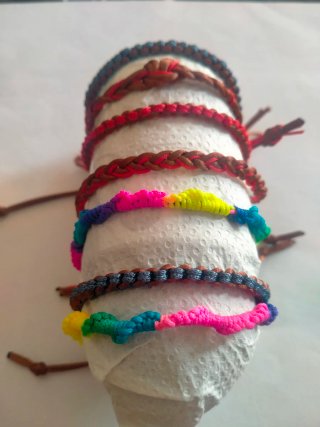 Pulseras hechas a mano multicolor