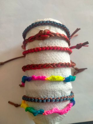 Pulseras hechas a mano multicolor