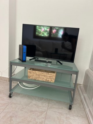 Mueble TV con ruedas y cristal