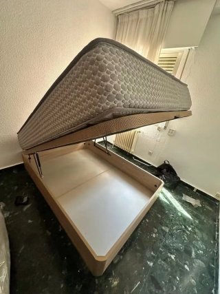 Canapé de madera con colchones viscoelastica