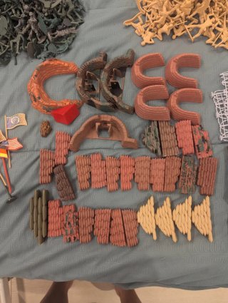 Grande lotto di 600 soldatini di plastica + accessori