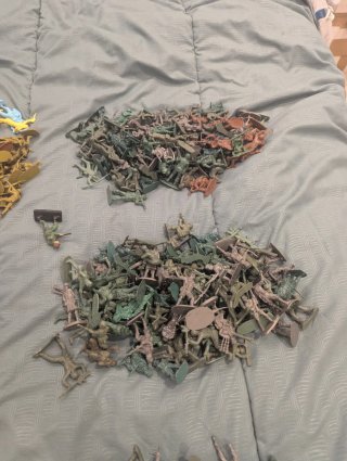 Grande lotto di 600 soldatini di plastica + accessori