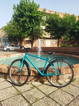 Bicicleta de paseo azul