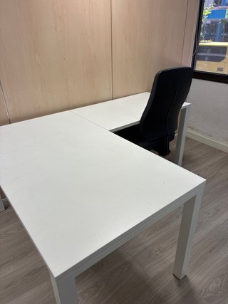 Mesa de oficina en L