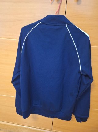 Sudadera Adidas sin capucha azul. Nueva
