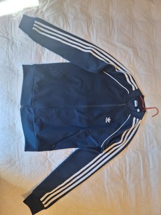 Sudadera Adidas sin capucha azul. Nueva