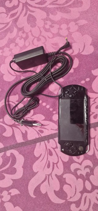 Sony PSP 2004 Slim & Lite Negra + Cargador + Funda