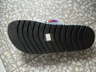 Sandalias pedrería abalorios y flecos
