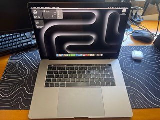 MacBook Pro 15” 2019 i9 32GB 512GB Radeon Pro 560X