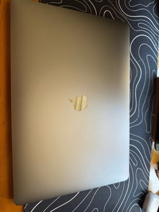 MacBook Pro 15” 2019 i9 32GB 512GB Radeon Pro 560X