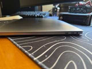 MacBook Pro 15” 2019 i9 32GB 512GB Radeon Pro 560X