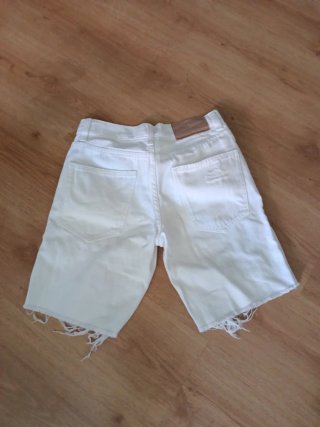 Bermuda blanca rota talla 34