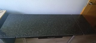 Mesa de cocina con cajón y patas cromadas