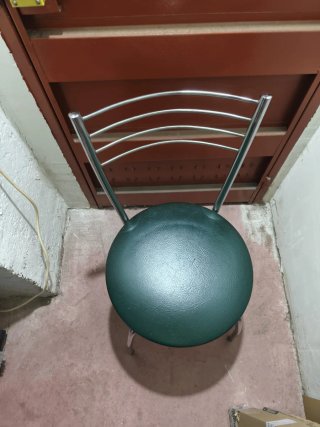 Mesa de cocina con cajón y patas cromadas