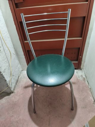 Mesa de cocina con cajón y patas cromadas