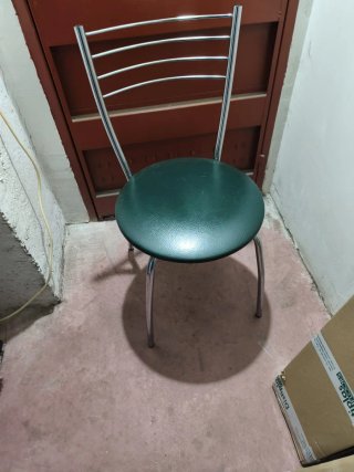 Mesa de cocina con cajón y patas cromadas