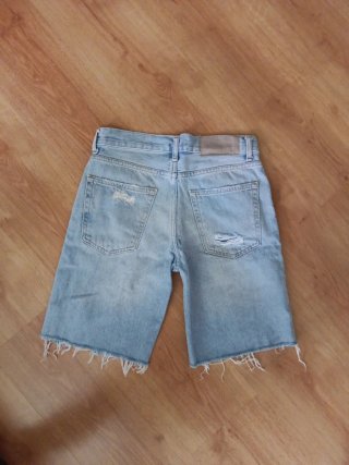 Bermuda vaquera Bershka desgastada Talla 34