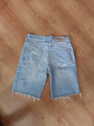Bermuda vaquera Bershka desgastada Talla 34