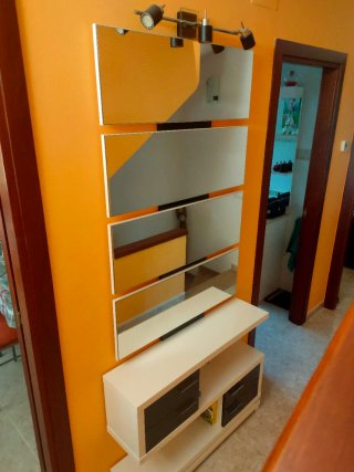 Mueble recibidor con espejo.Lampara incluida