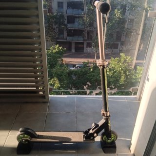Patinete infantil hasta 12 años.