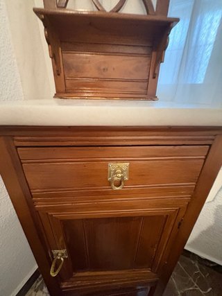 Mueble auxiliar madera maciza con tapa mármol