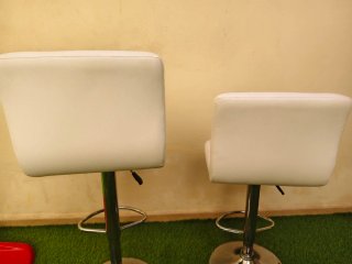 Juego de 2 Sillas de Barra Blancas