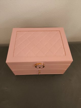 Portagioie grande rosa con serratura dorata
