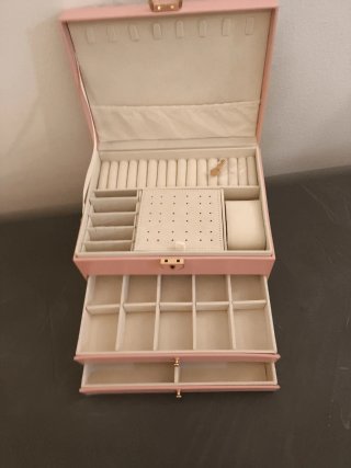 Portagioie grande rosa con serratura dorata