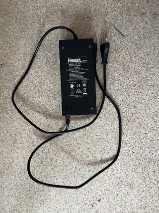 Patinete Eléctrico URBIKES 350W con su cargador