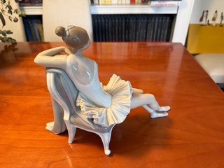 Figura Lladró Bailarina Silla Porcelana