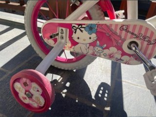Bicicleta infantil niño niña con ruedines.