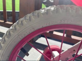 Bicicleta infantil niño niña con ruedines.