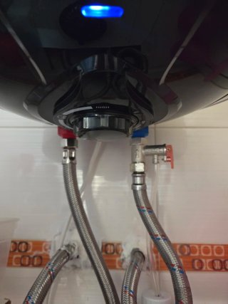 Termo eléctrico Emelson blanco sin usar .