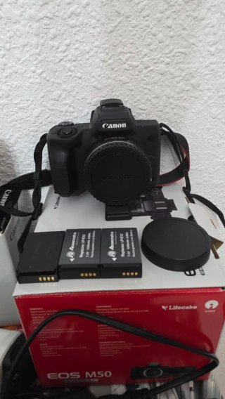 Camara Canon M50 + Lente 32mm 1.4 EFM