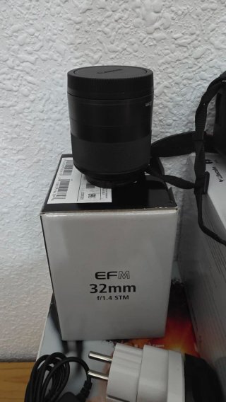 Camara Canon M50 + Lente 32mm 1.4 EFM