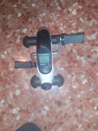 Aparato de pedales para ejercicio