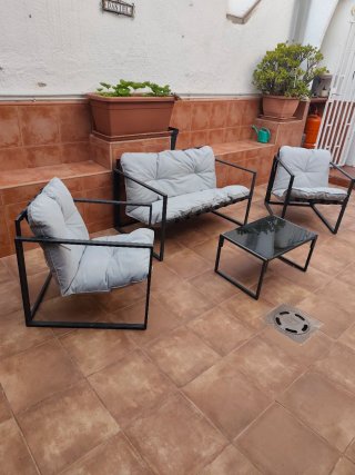 Conjunto jardín: 2 sillones, sofá y mesa