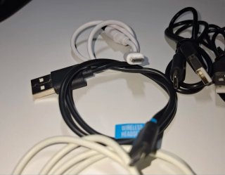 Lote Cargadores USB + Cables USB-C y Micro USB