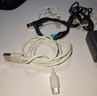 Lote Cargadores USB + Cables USB-C y Micro USB