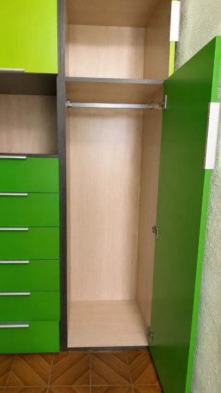 HABITACIÓN COMPLETA. ARMARIO GRANDE.