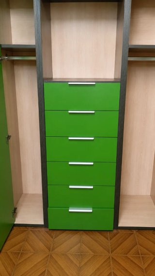 HABITACIÓN COMPLETA. ARMARIO GRANDE.