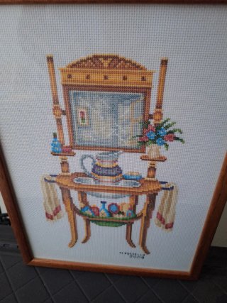 Cuadro bordado de tocador antiguo