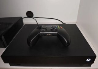Xbox One X con controller originale