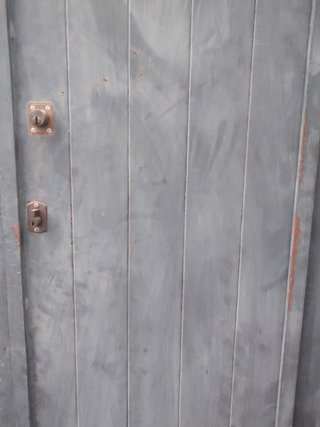 Puerta doble de hierro