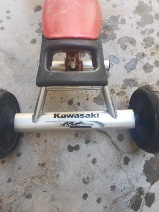 Triciclo Kawasaki Rojo y Blanco