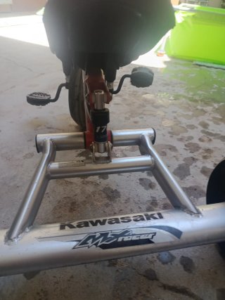Triciclo Kawasaki Rojo y Blanco
