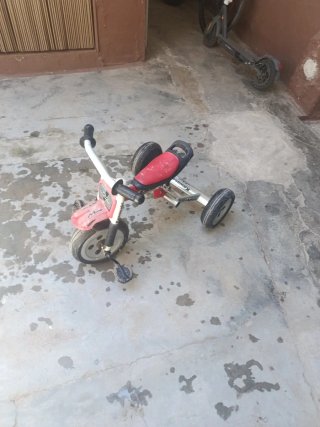 Triciclo Kawasaki Rojo y Blanco